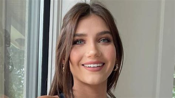 Influencer Madison Lewis Stuns in Swimsuit Looking "Pretty" — Celebwell