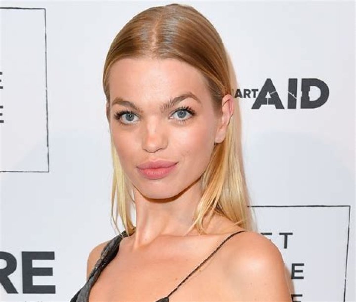 Daphne Groeneveld in Bathing Suit Hits "Tahiti" — Celebwell